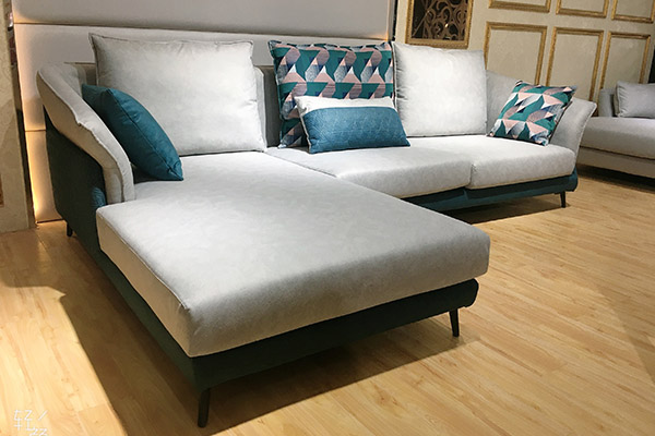 选择的布艺沙发定制如何能与客厅风格合理搭配